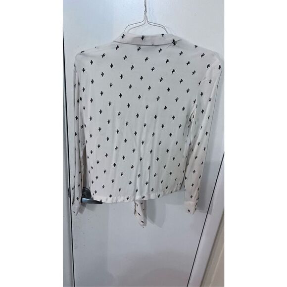 Knot Sisters Women's Cactus Print Button Down Revolve Top Cream Black Size XS - Picture 8 of 12